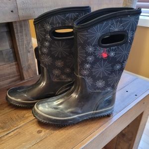 Boys Bog style boots- size 3